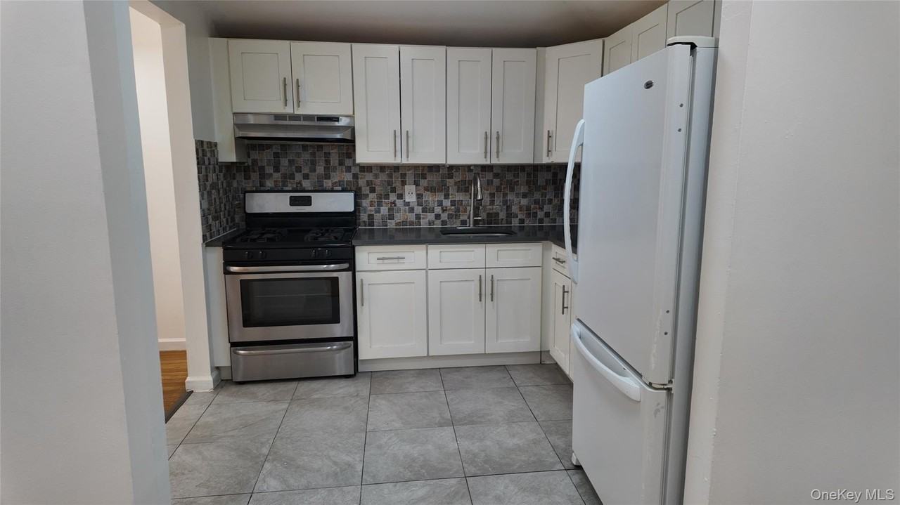 13930 Laurelton Pkwy - Photo 7 of 20