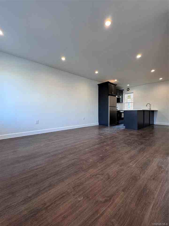4034 162nd St - Photo 2 of 10