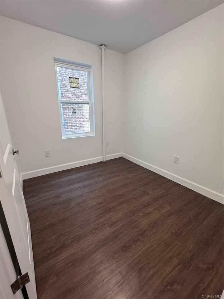 4034 162nd St - Photo 3 of 10