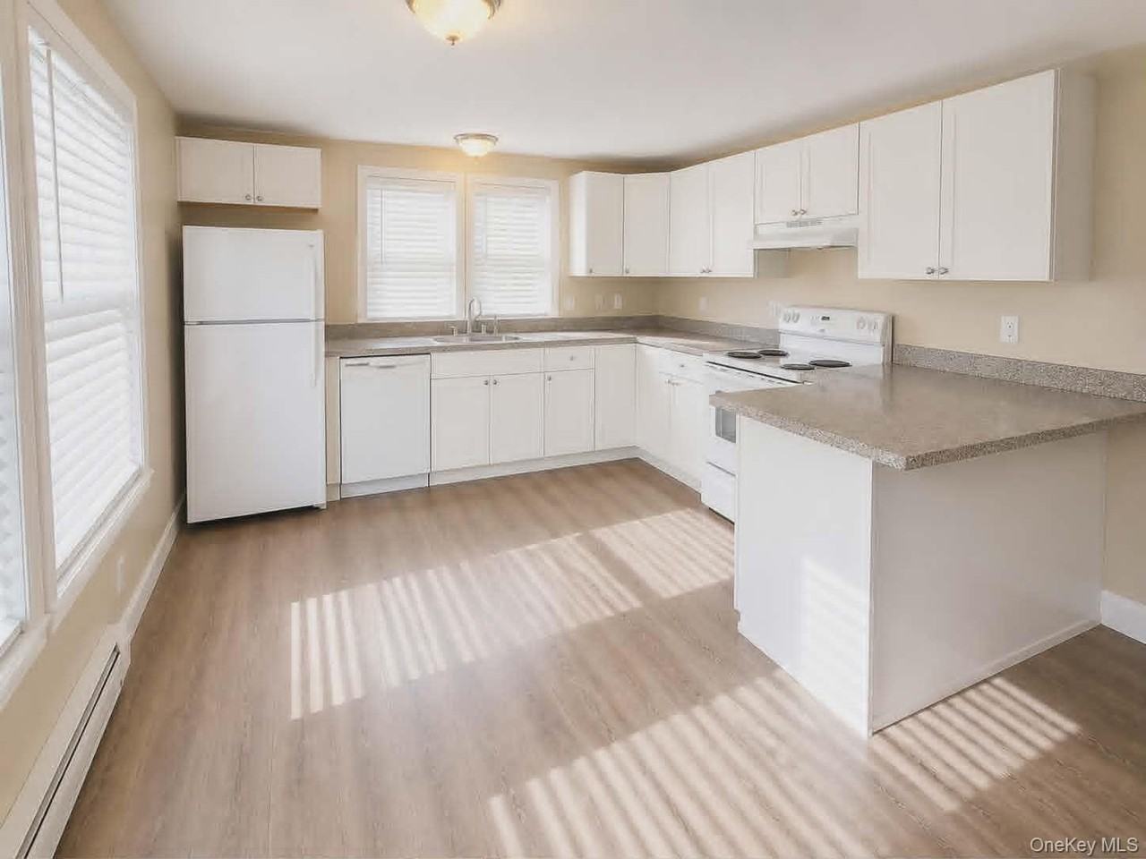 21 Village Cir E #21 - Photo 4 of 22