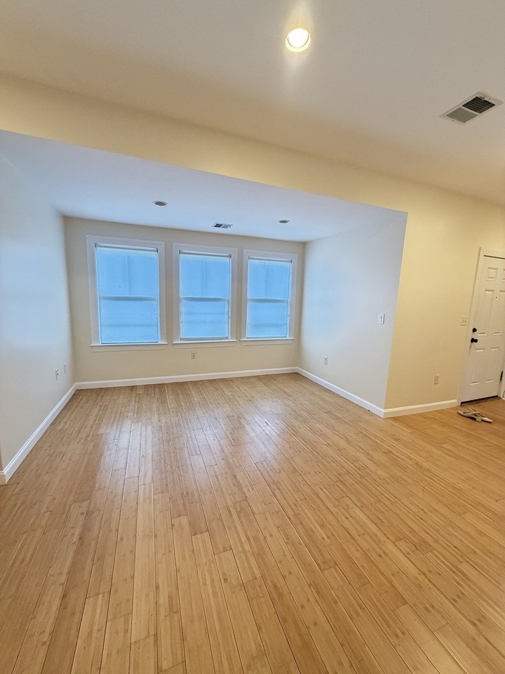 180 Warren St #180 - Photo 4 of 7