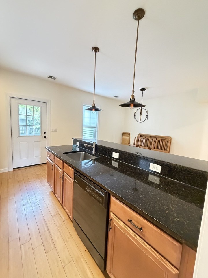 180 Warren St #180 - Photo 6 of 7