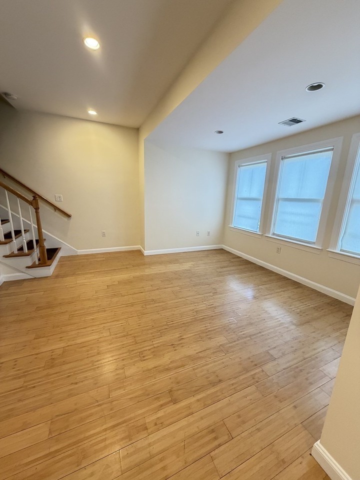 180 Warren St #180 - Photo 7 of 7
