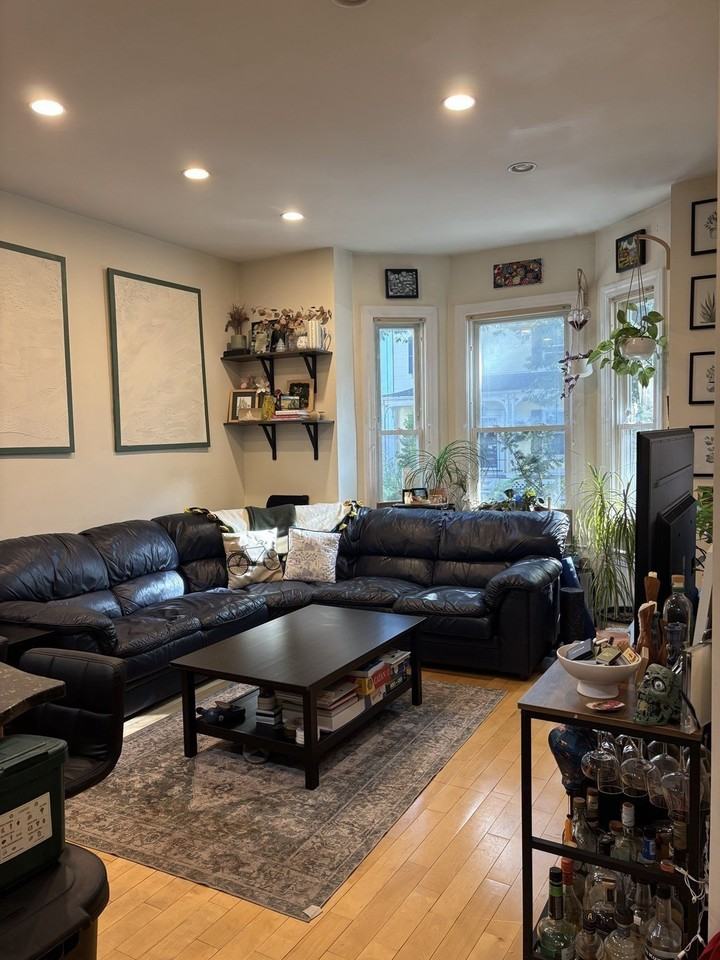 209 Harvard St #1 - Photo 2 of 12