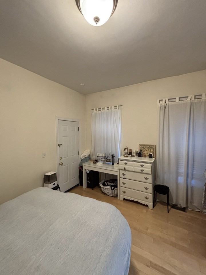 209 Harvard St #1 - Photo 5 of 12