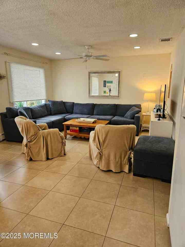 1606 East St - Photo 3 of 12