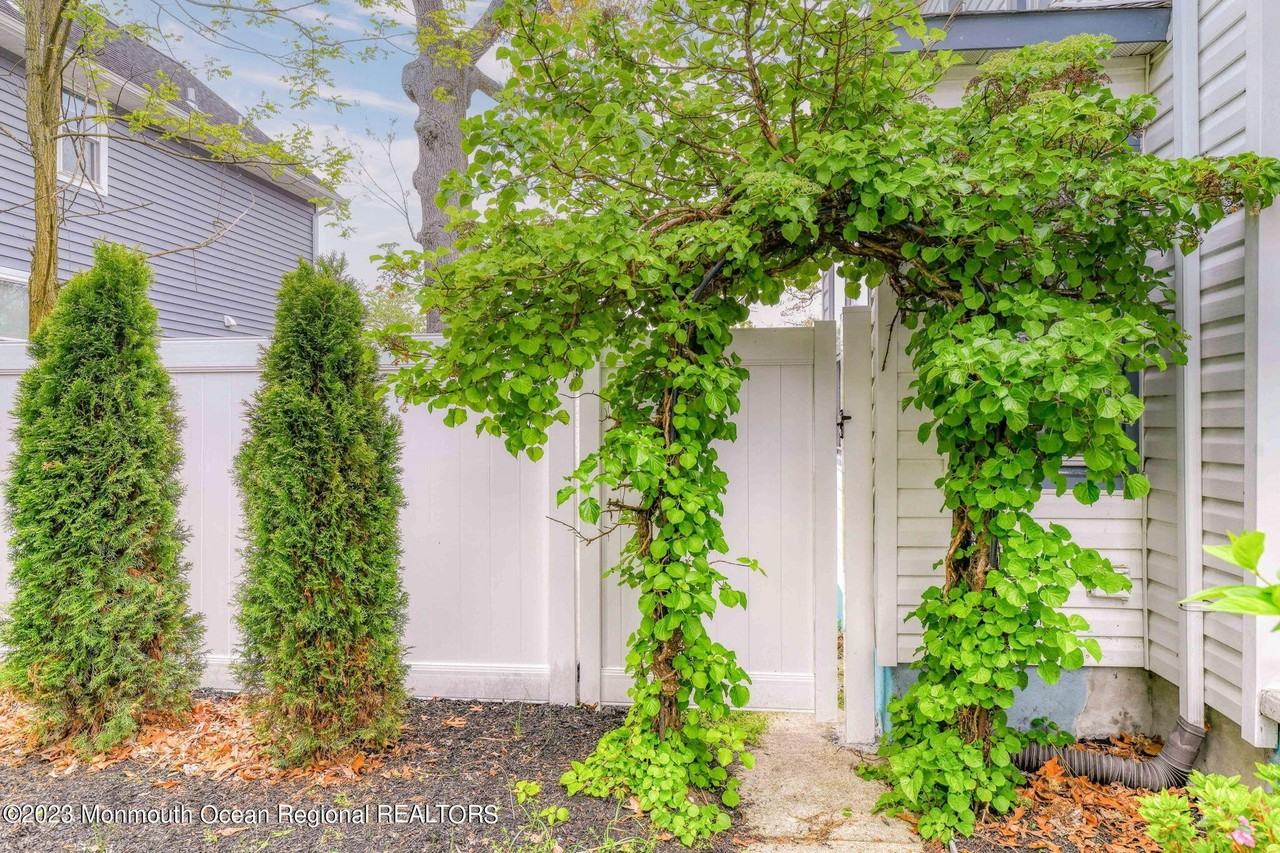 819 Dunlewy St - Photo 4 of 37
