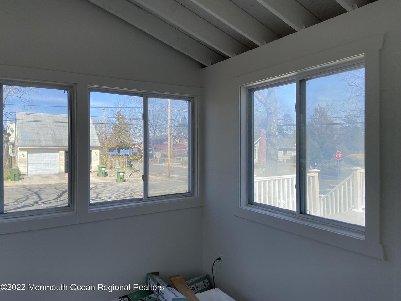 211 Henley Ave - Photo 5 of 32