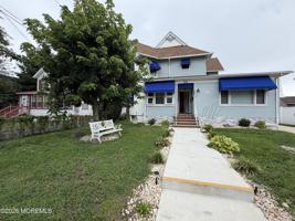 featured image of 368 Carr Ave #2