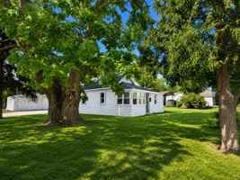 featured image of 1155 S 7th St