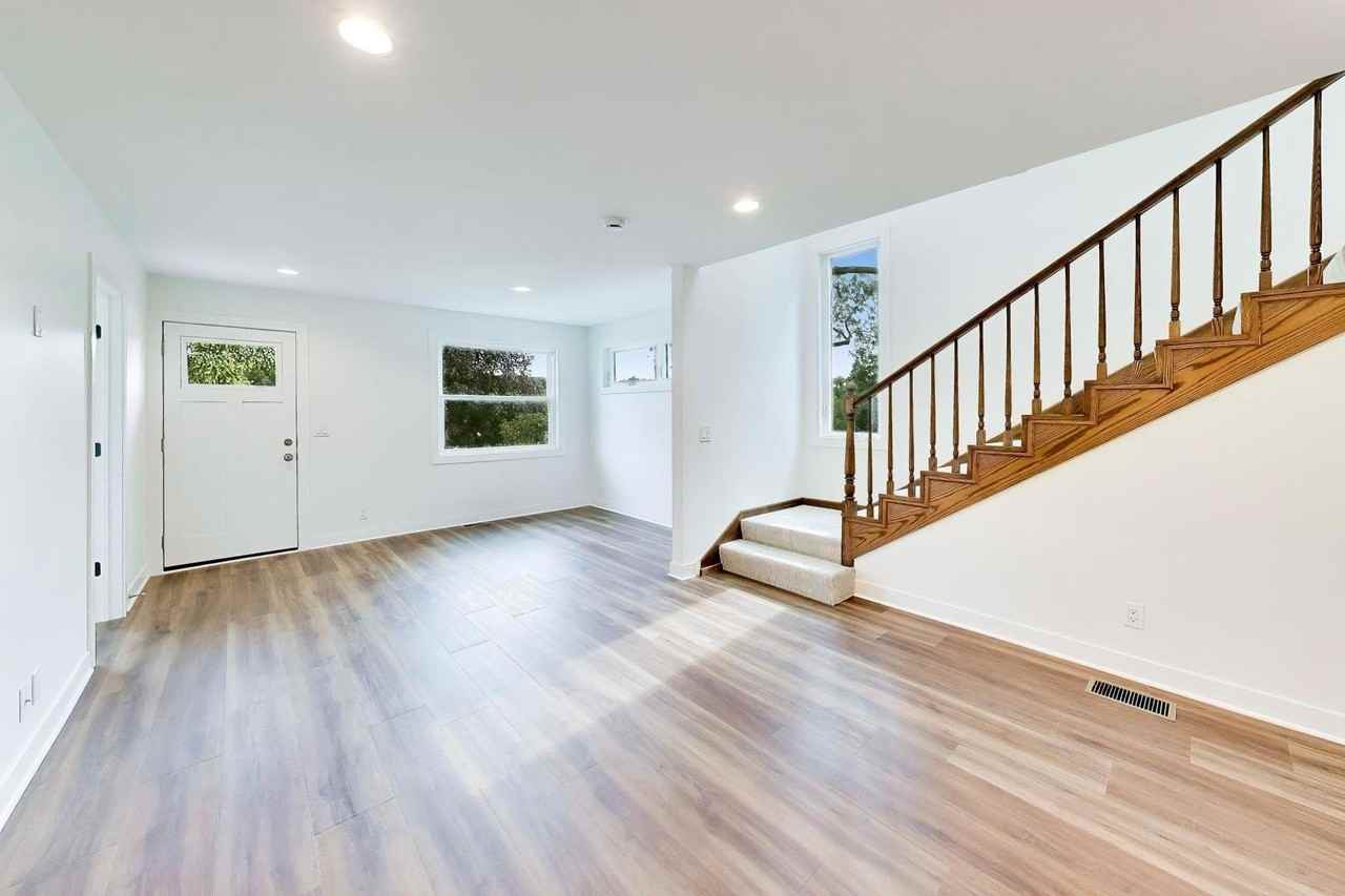 1444 Seminole Rd - Photo 3 of 36
