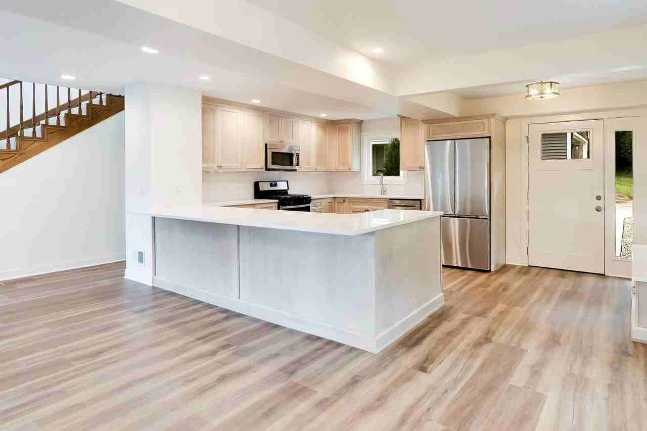 1444 Seminole Rd - Photo 6 of 36