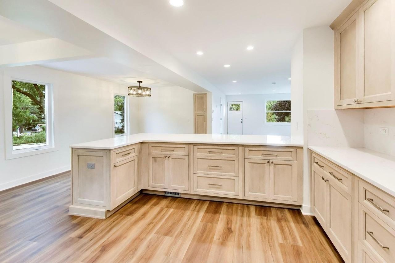 1444 Seminole Rd - Photo 7 of 36