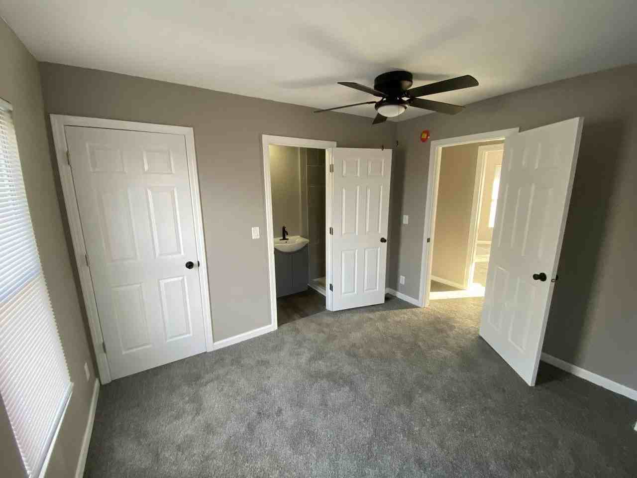 942 N Schuyler Ave #2 - Photo 7 of 15