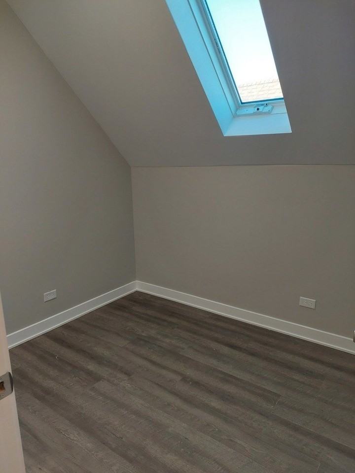 4117 S Albany Ave #3 - Photo 3 of 3