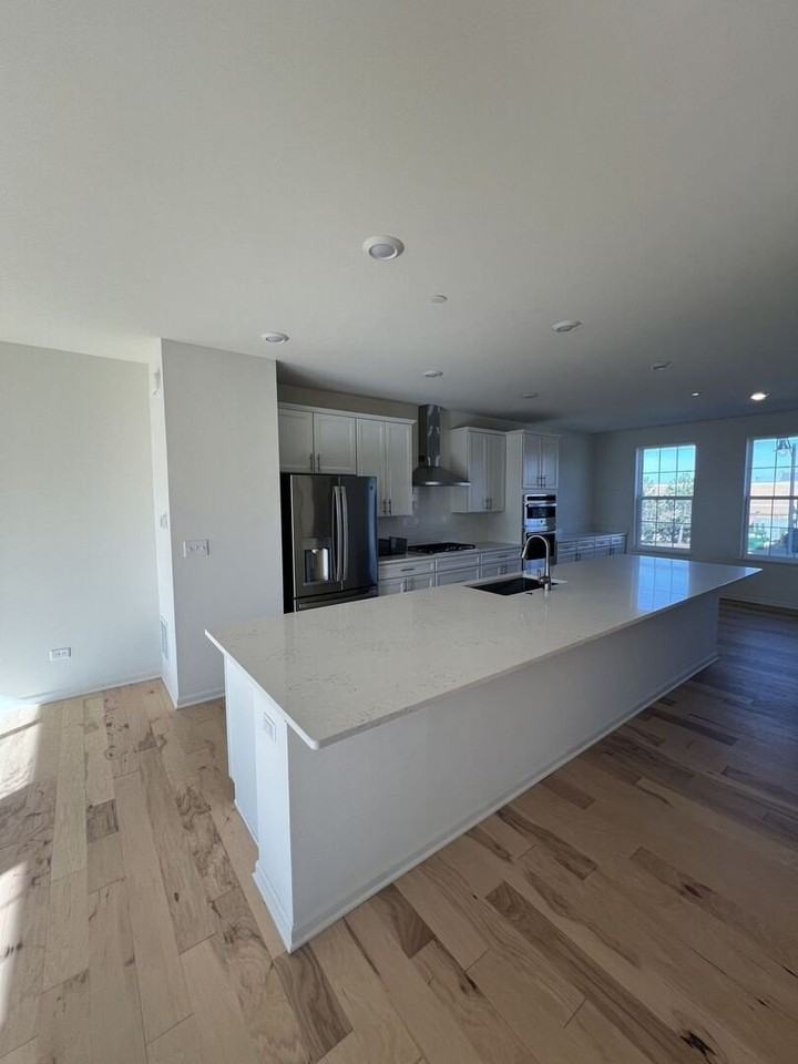 2925 Showplace Dr - Photo 2 of 13