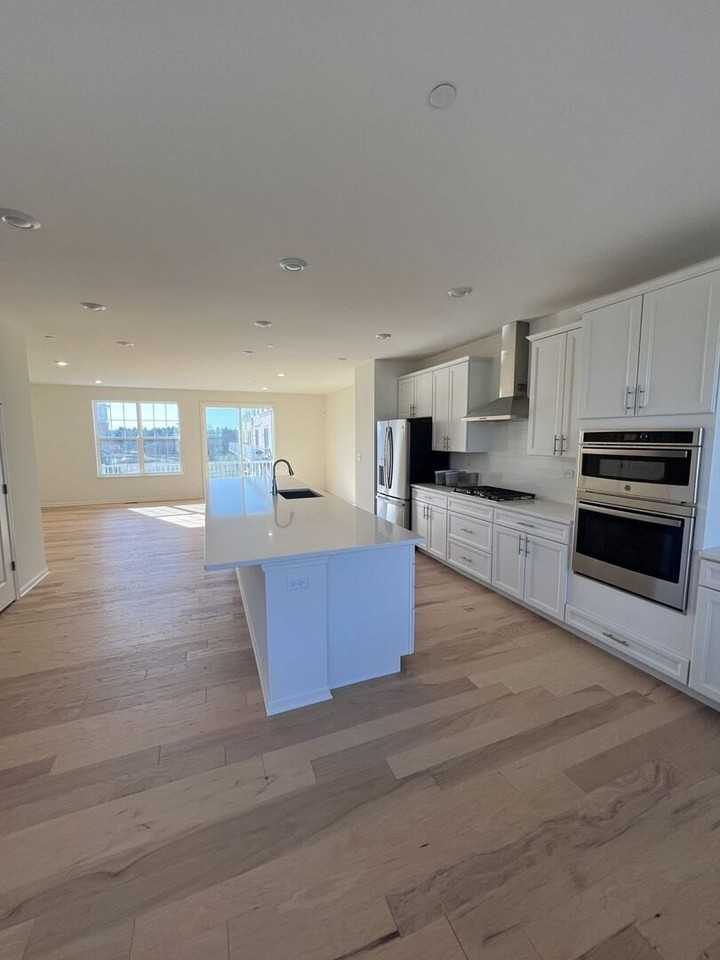 2925 Showplace Dr - Photo 3 of 13