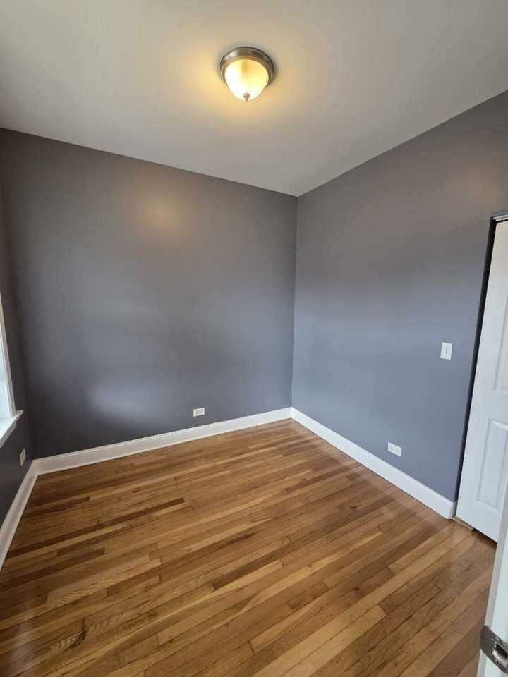 4926 W Rice St #2 - Photo 3 of 11