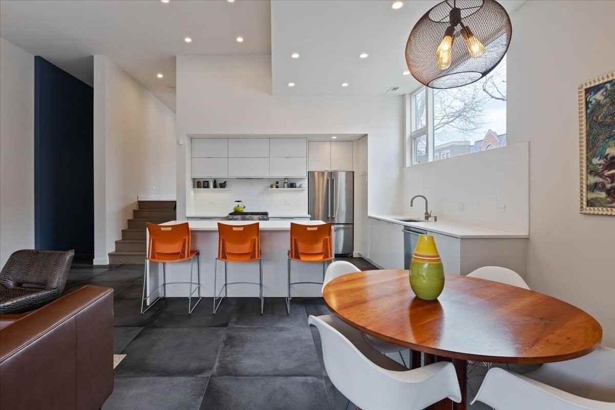 559 E 50th St - Photo 6 of 39