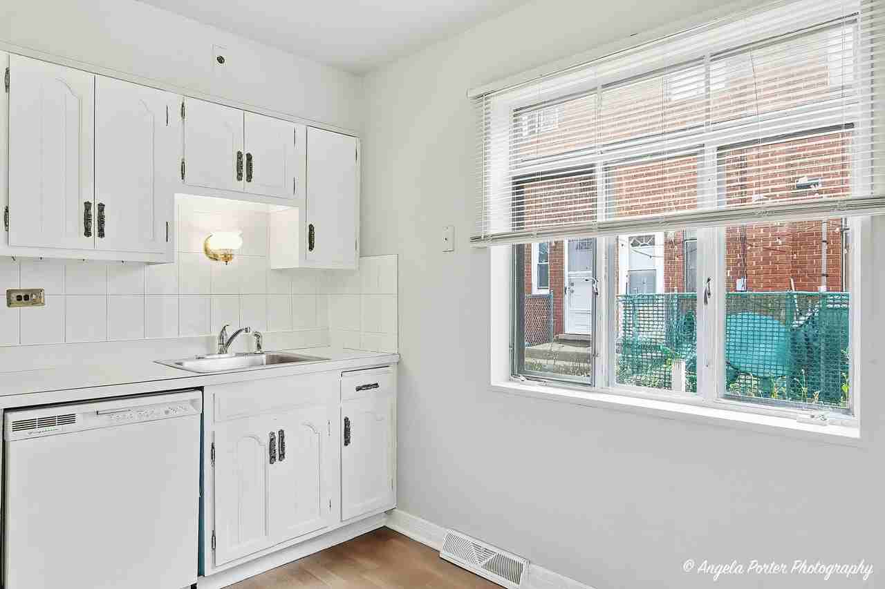 4912 Crain St #B - Photo 7 of 16