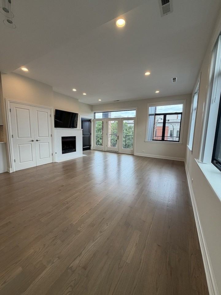 1701 W Chicago Ave #3 - Photo 3 of 21