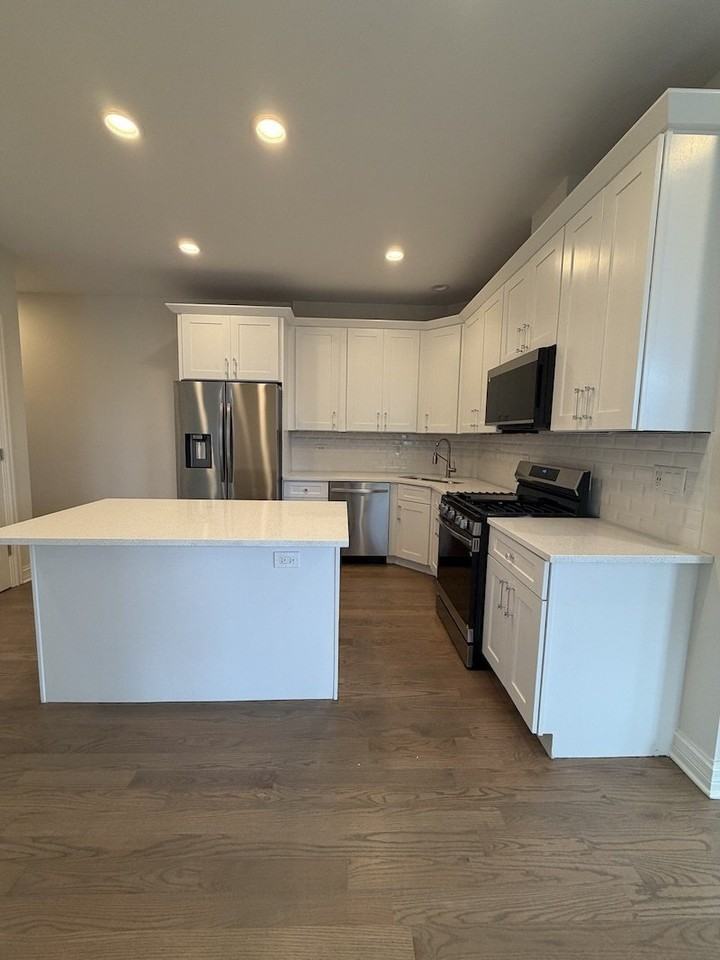 1701 W Chicago Ave #3 - Photo 7 of 21