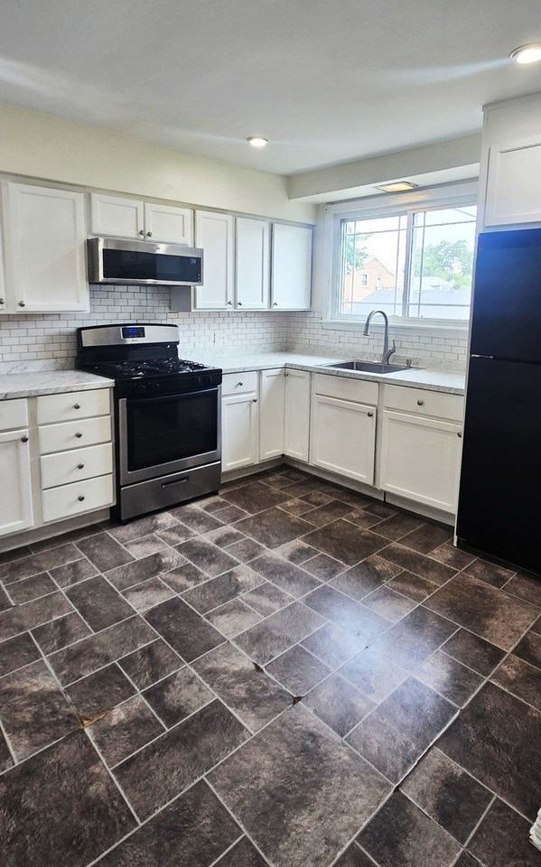 5200 S Lorel Ave #1 - Photo 4 of 9