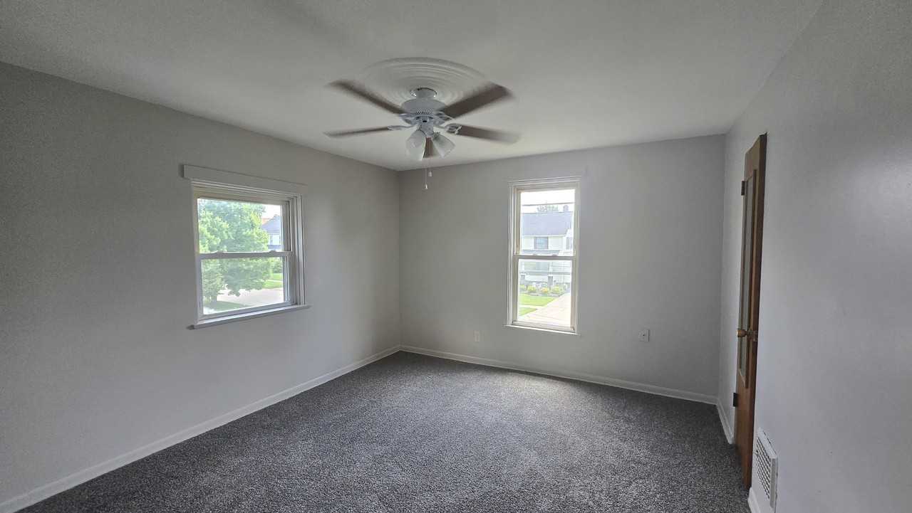 1113 High St Ne Fl 2 - Photo 2 of 11