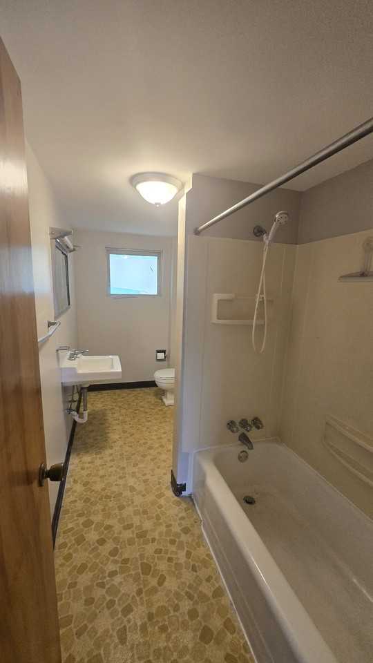 1113 High St Ne Fl 2 - Photo 7 of 11