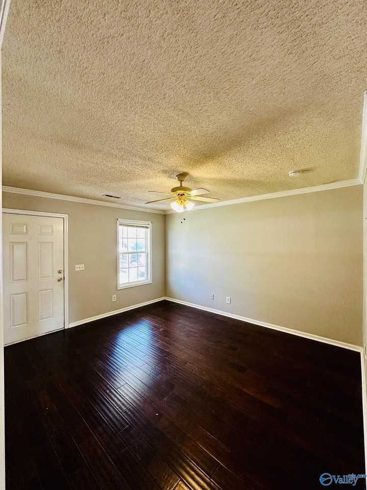 199 Tanner Point Dr - Photo 2 of 17