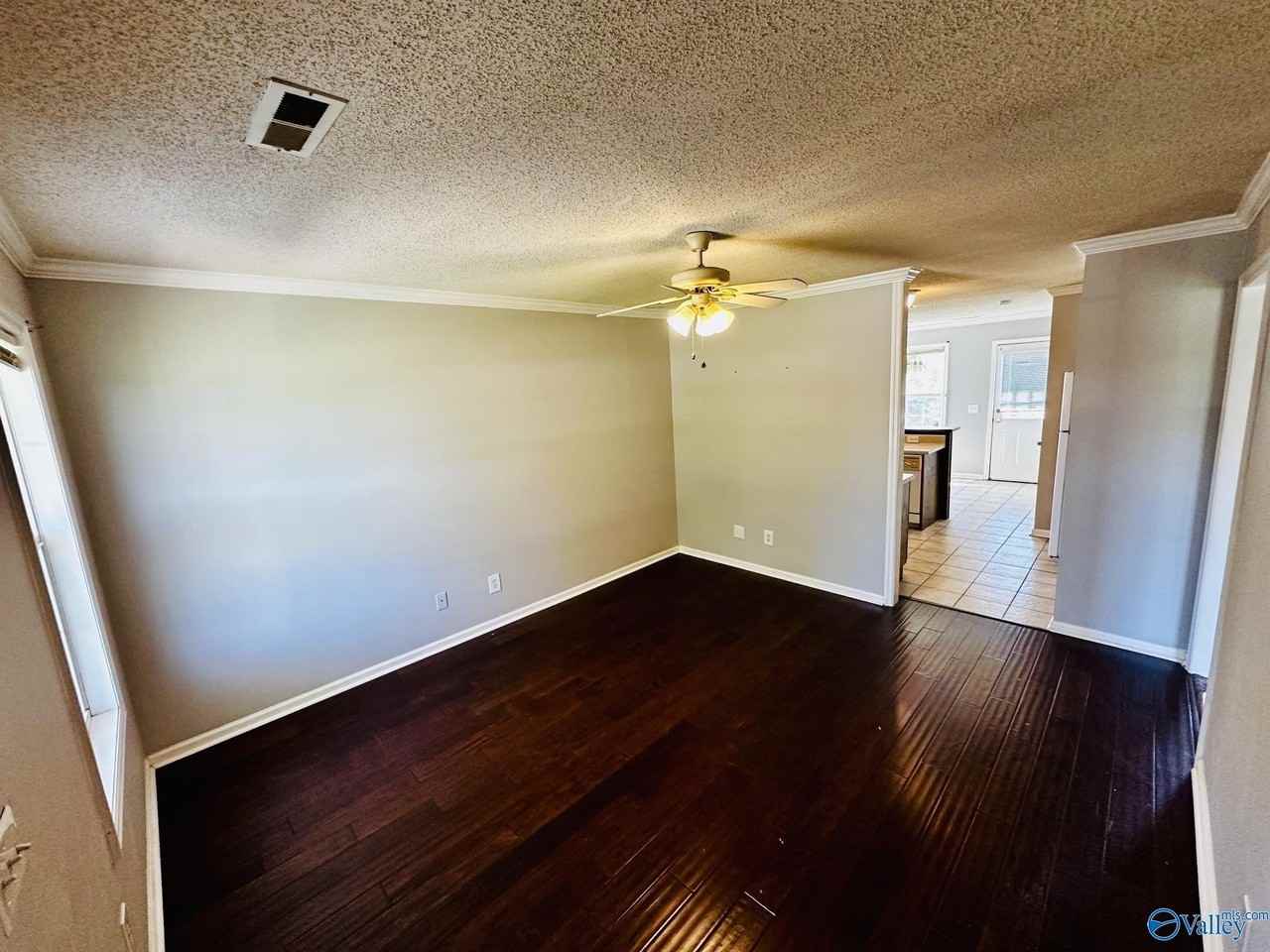199 Tanner Point Dr - Photo 3 of 17