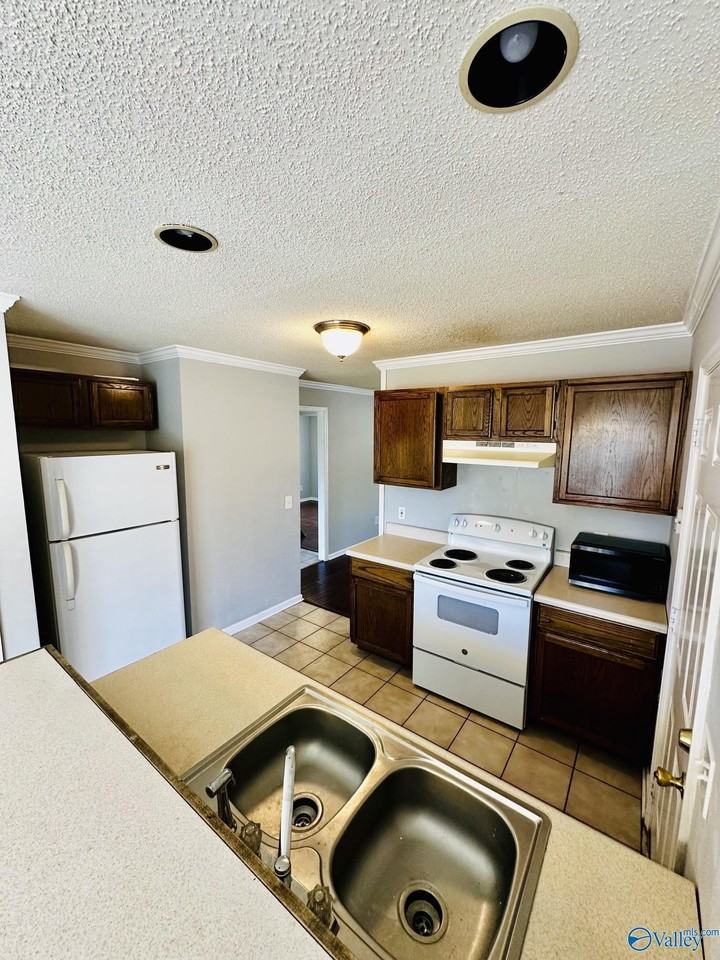 199 Tanner Point Dr - Photo 4 of 17