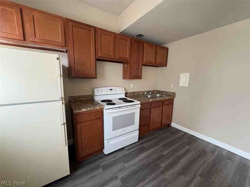777 E Market St #C2 - Photo 5 of 12
