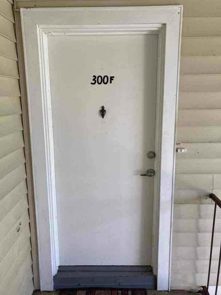 300 Cherokee Ct