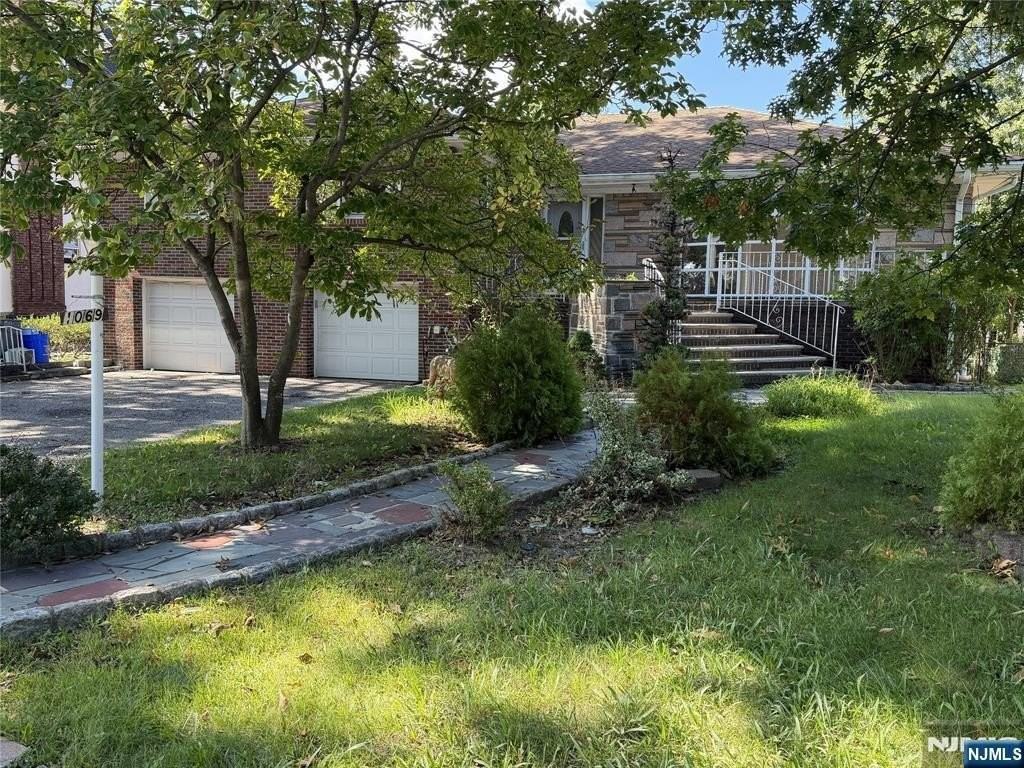 1069 Palisade Ave - Photo 3 of 25