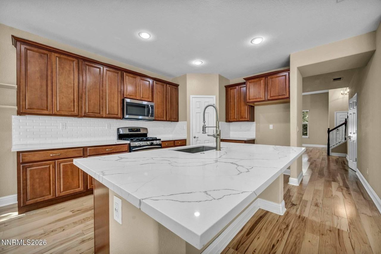 520 Needles Ct - Photo 2 of 20