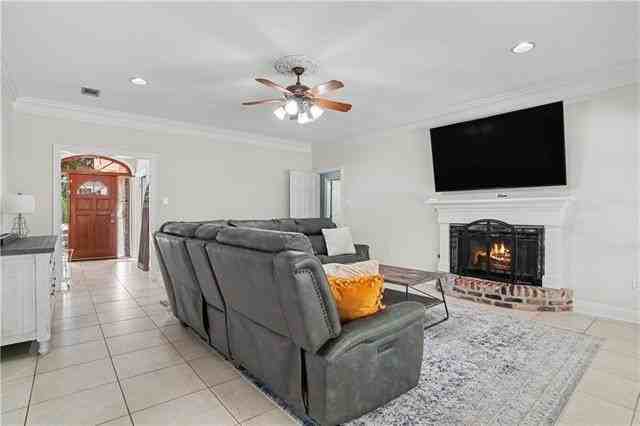 404 Rosedown Way - Photo 4 of 19