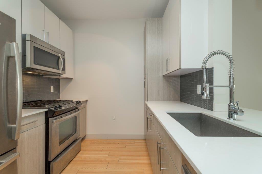 323 D St #206