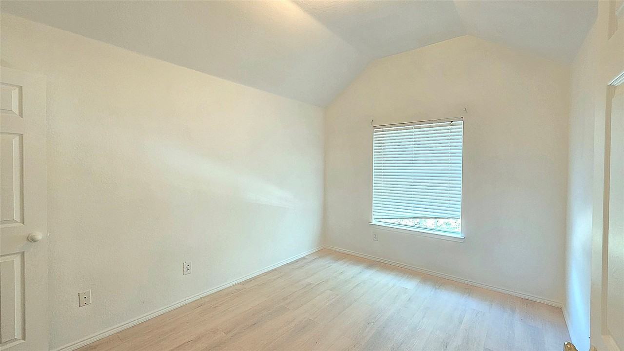 1608 Broadmoor Dr - Photo 3 of 12