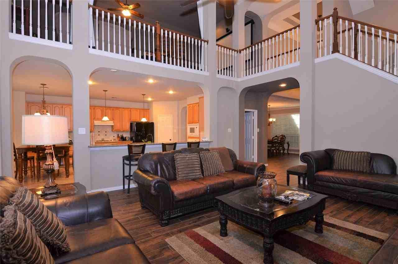 2412 Clearwood Ln - Photo 3 of 30