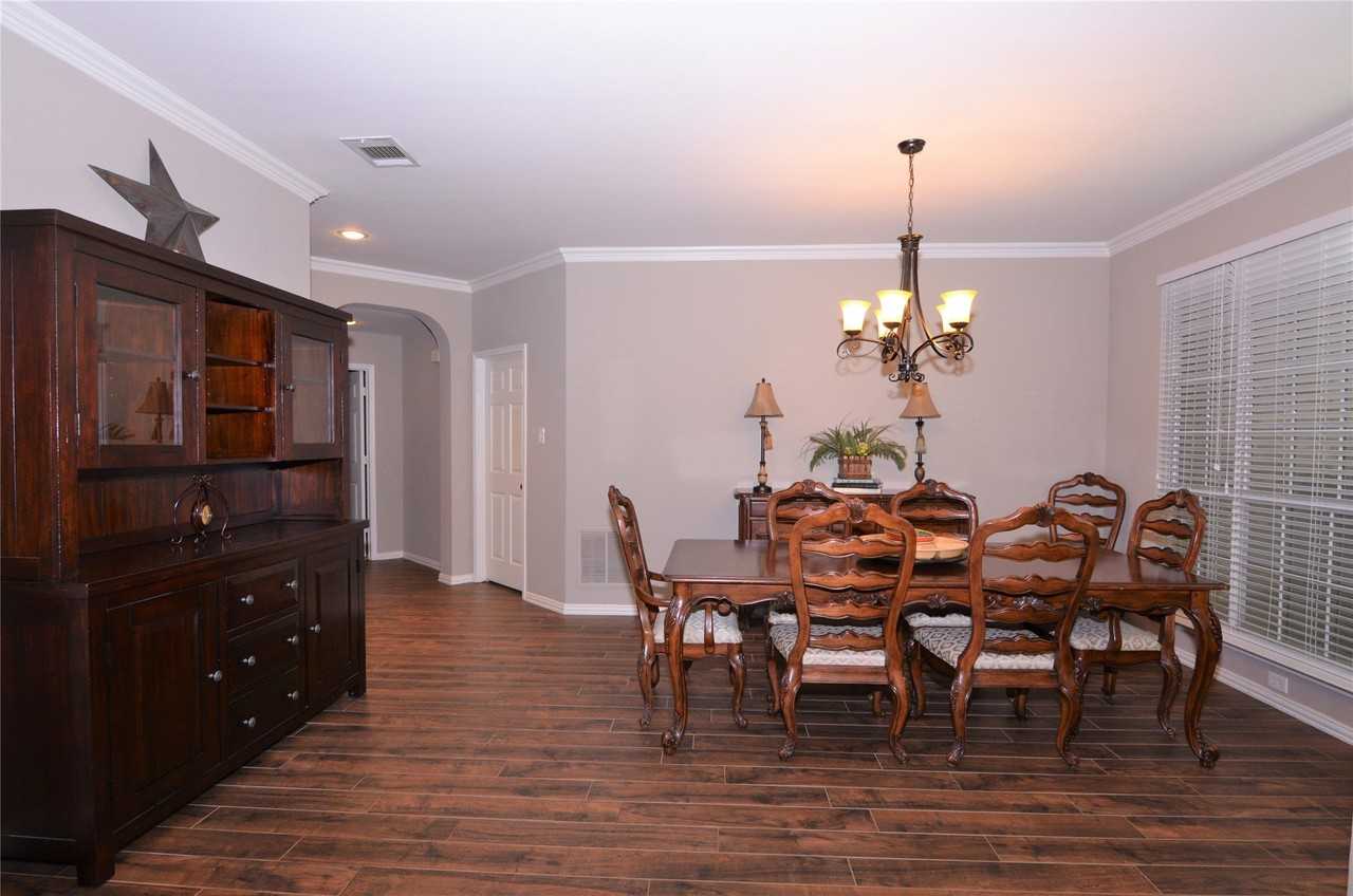 2412 Clearwood Ln - Photo 5 of 30