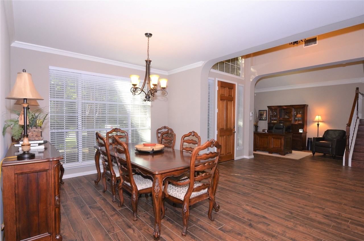 2412 Clearwood Ln - Photo 6 of 30