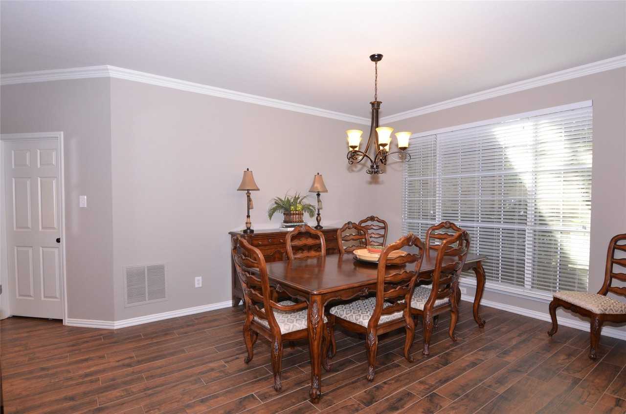 2412 Clearwood Ln - Photo 7 of 30