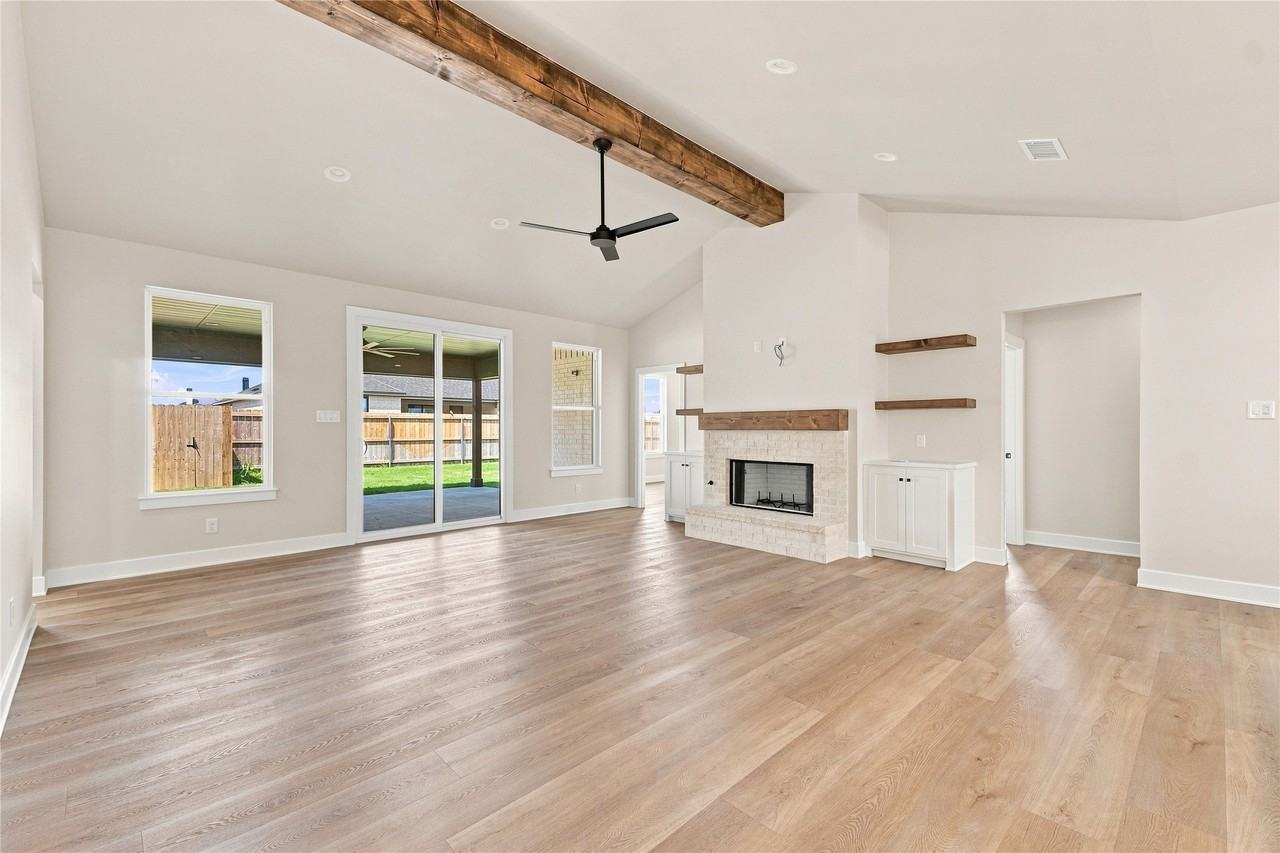 7802 Enderby Ln - Photo 4 of 27