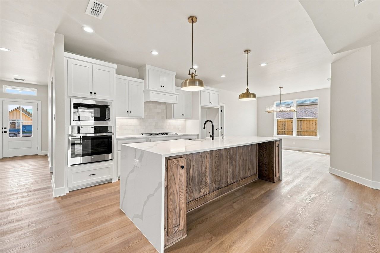 7802 Enderby Ln - Photo 6 of 27