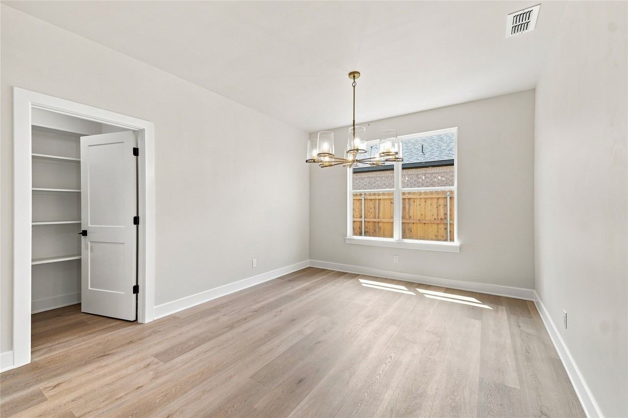 7802 Enderby Ln - Photo 7 of 27
