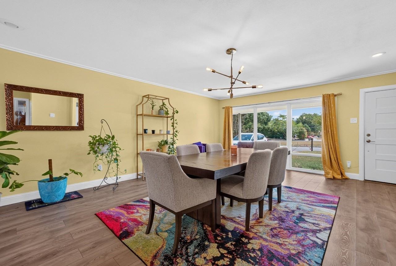 10447 Sylvia Dr - Photo 6 of 33
