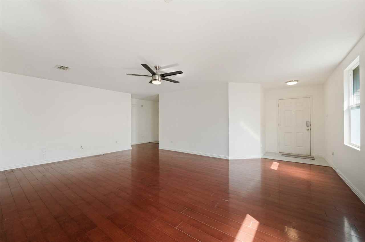 5221 Mountain Pointe Dr - Photo 2 of 13