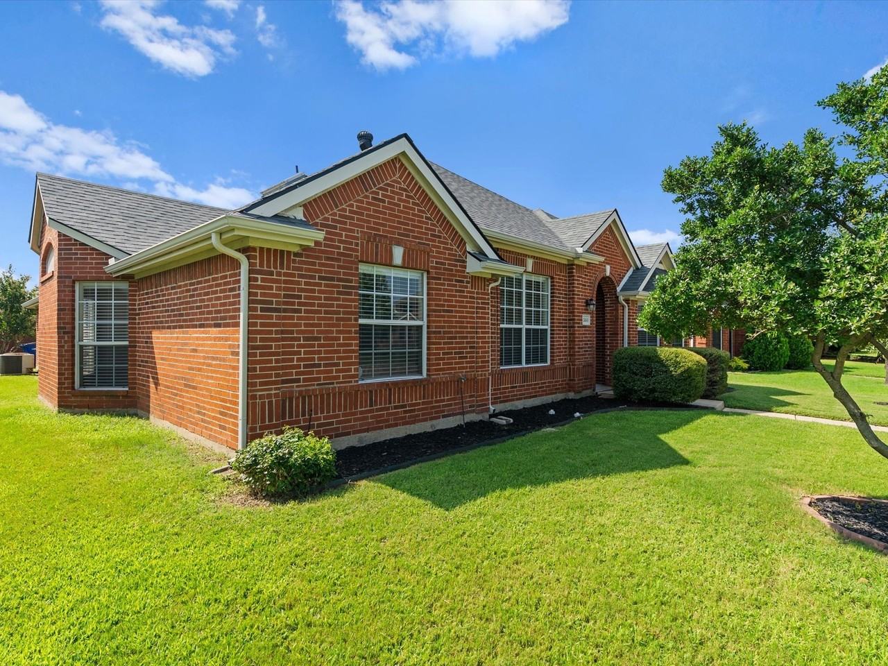 3860 Gillespie Dr - Photo 4 of 29