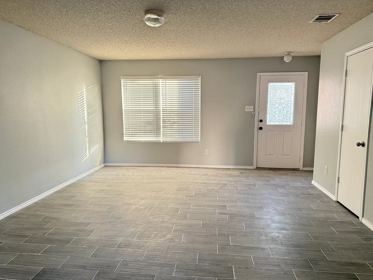 801 Flamingo Dr - Photo 5 of 27